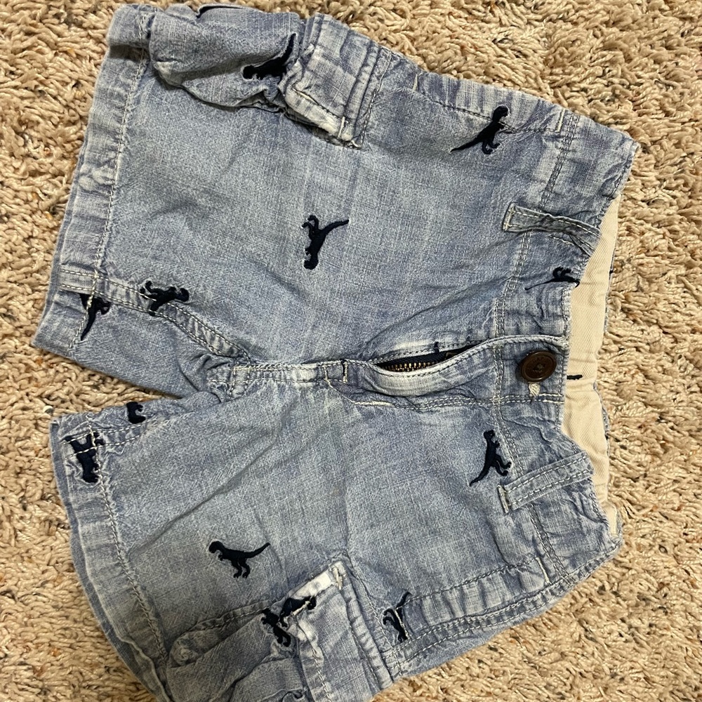 18-24mo gap denim dinosaur short, good used condition, slight wear at pockets